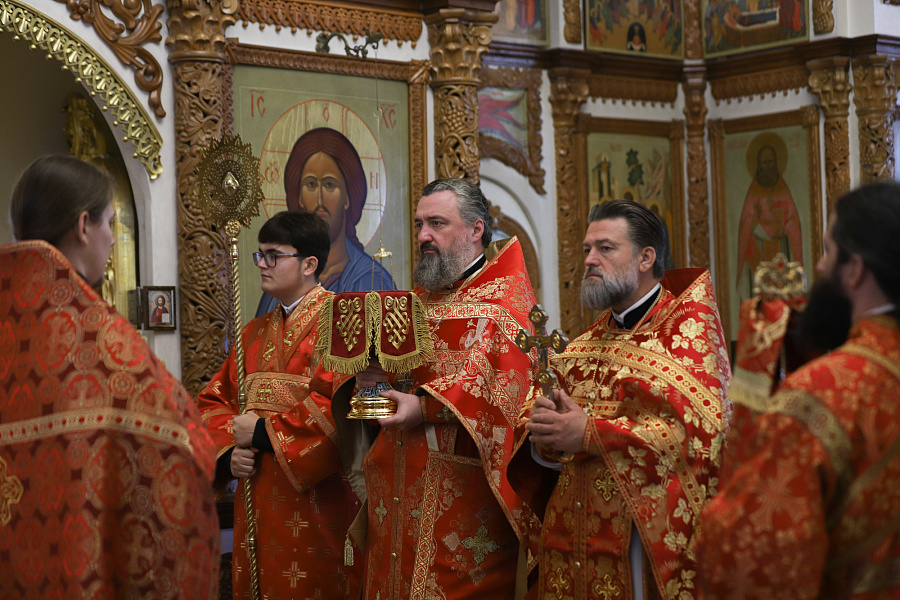 Архиерейское богослужение в Троицком храме Старой Купавны